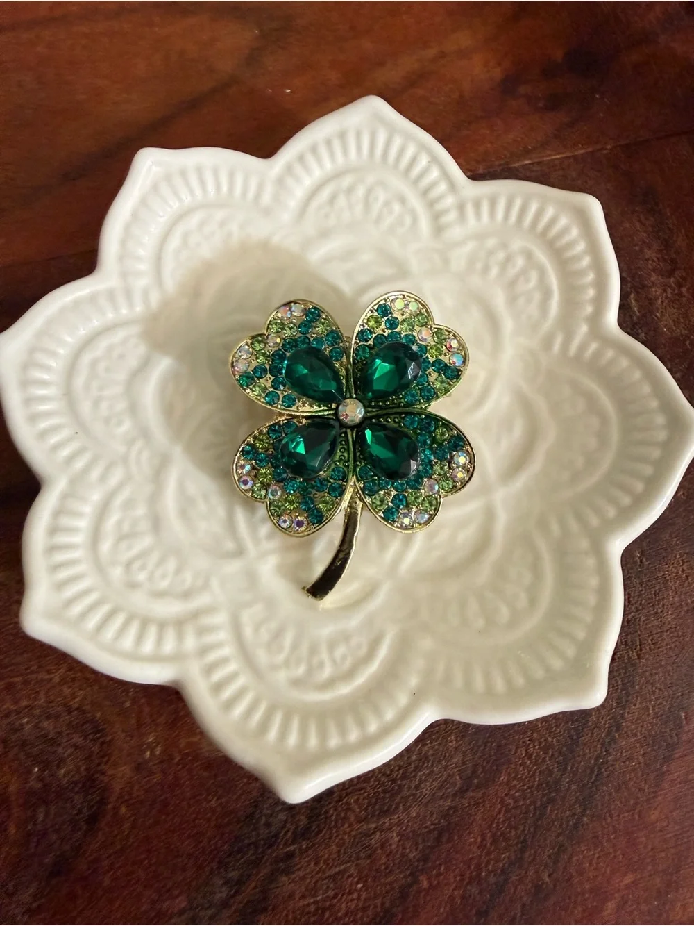 Women’s Shamrocks Brooch Green Clover Rhinestone Corsage Shawl Scarf Brooch Pins